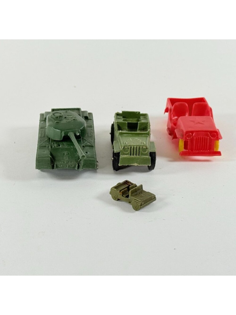 Vintage Plastic Military Toy Vehicles Lot Tank Jeeps Army Miniatures Red Green
